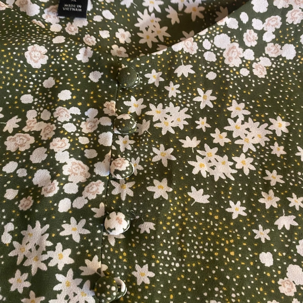 Ann Taylor, green and white sleeveless top, blouse. women’s size XL. - Picture 4 of 6